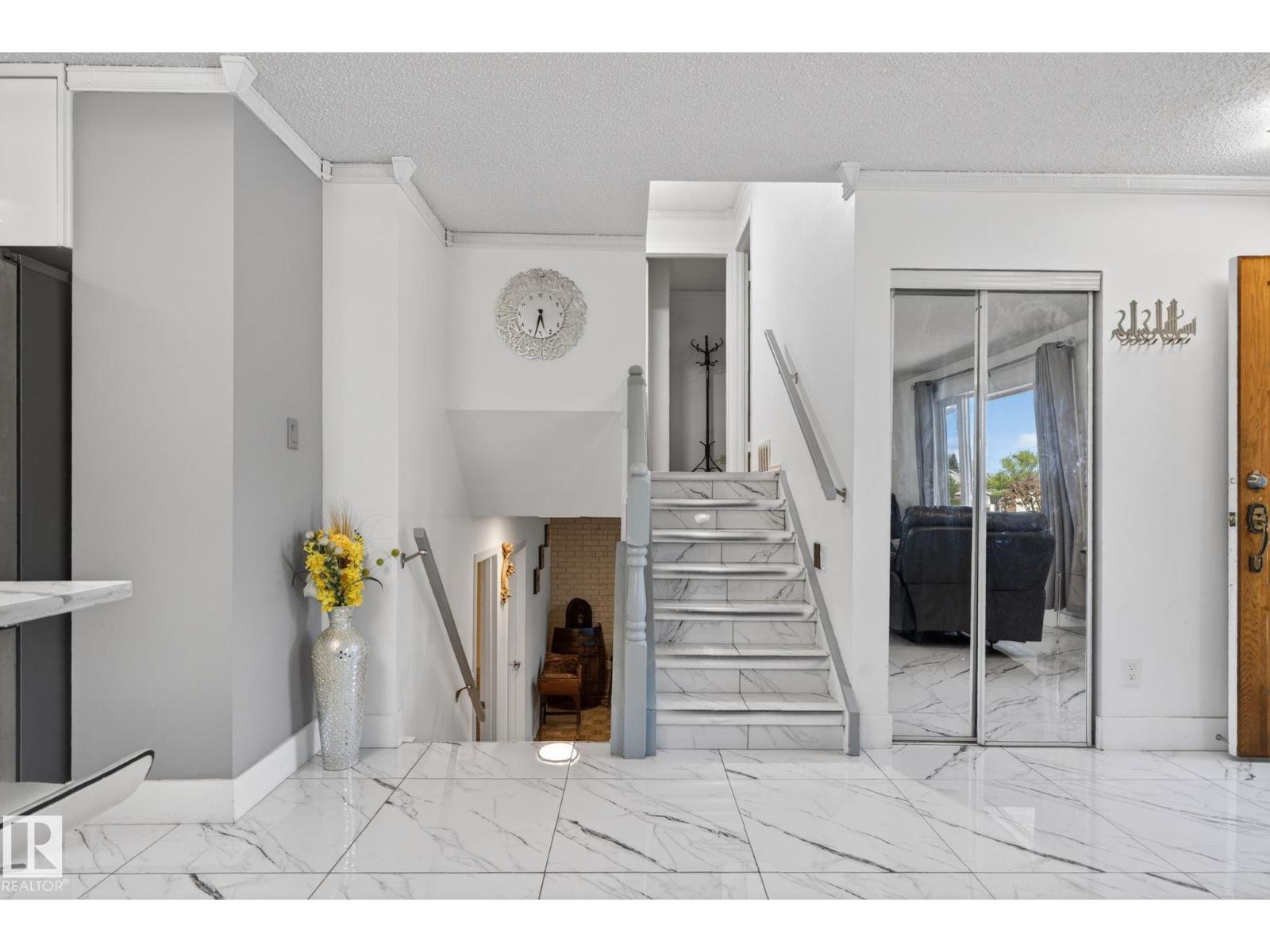 8835 152B AV NW - 16