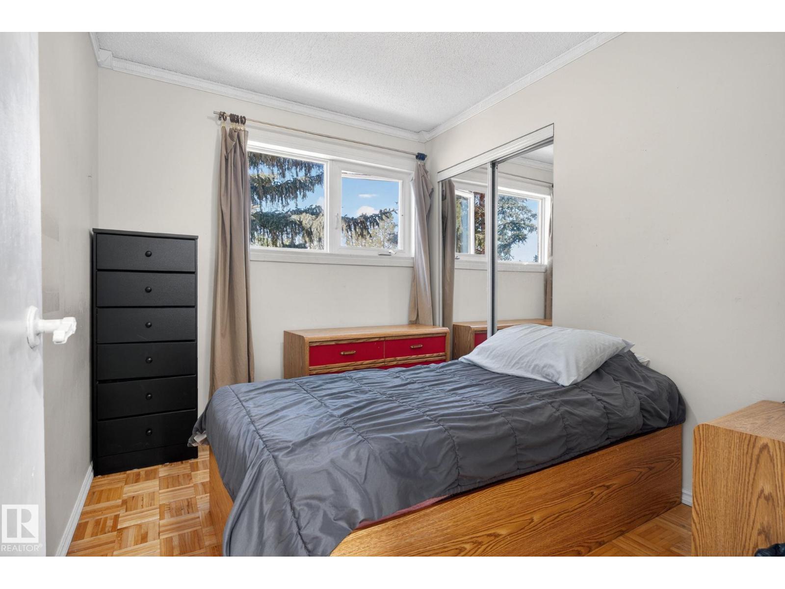8835 152B AV NW - 18