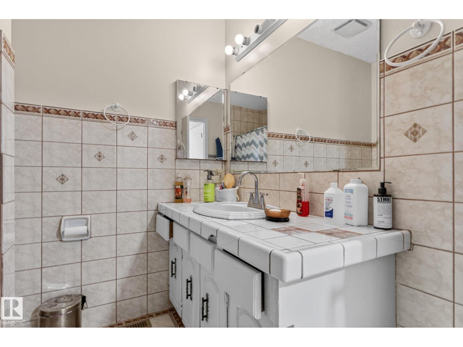 8835 152B AV NW - 22
