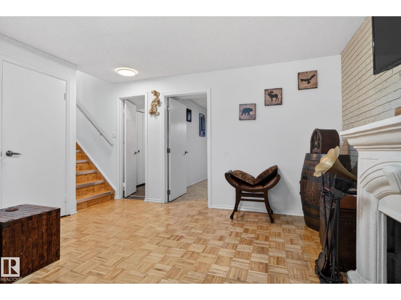 8835 152B AV NW - 27