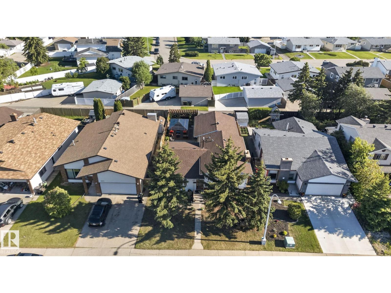 8835 152B AV NW - 47