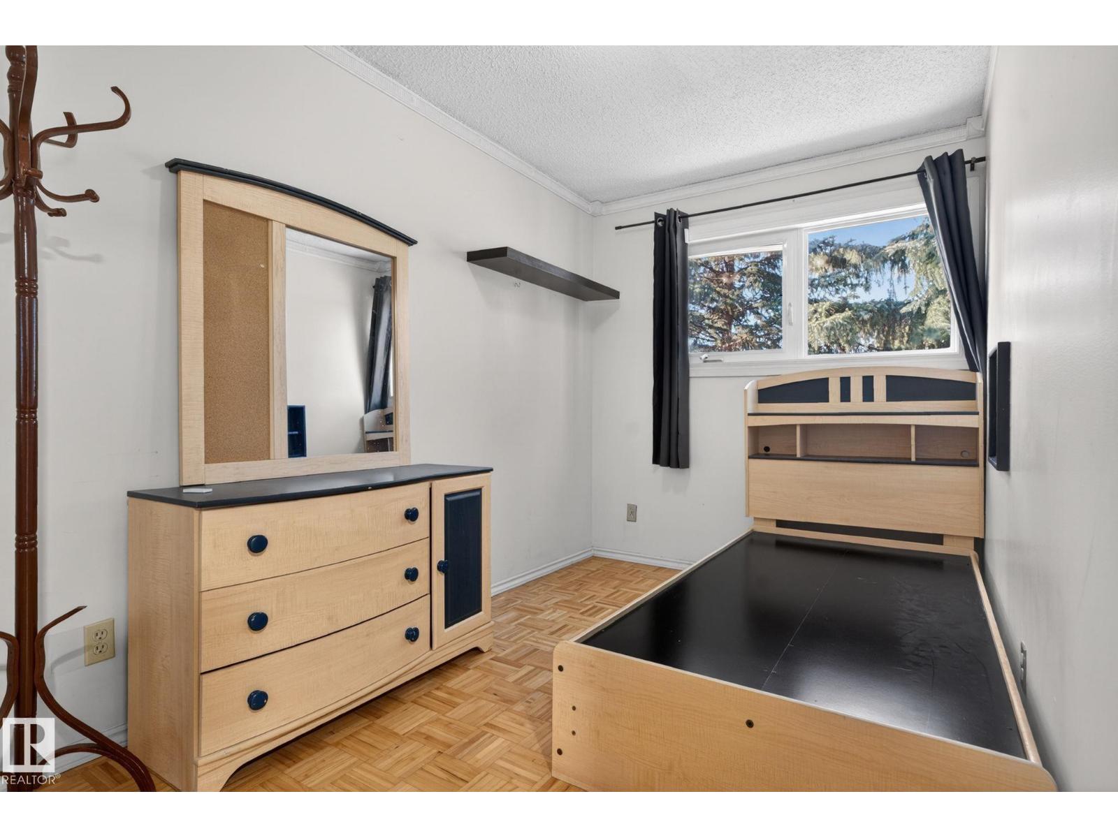 8835 152B AV NW - 17