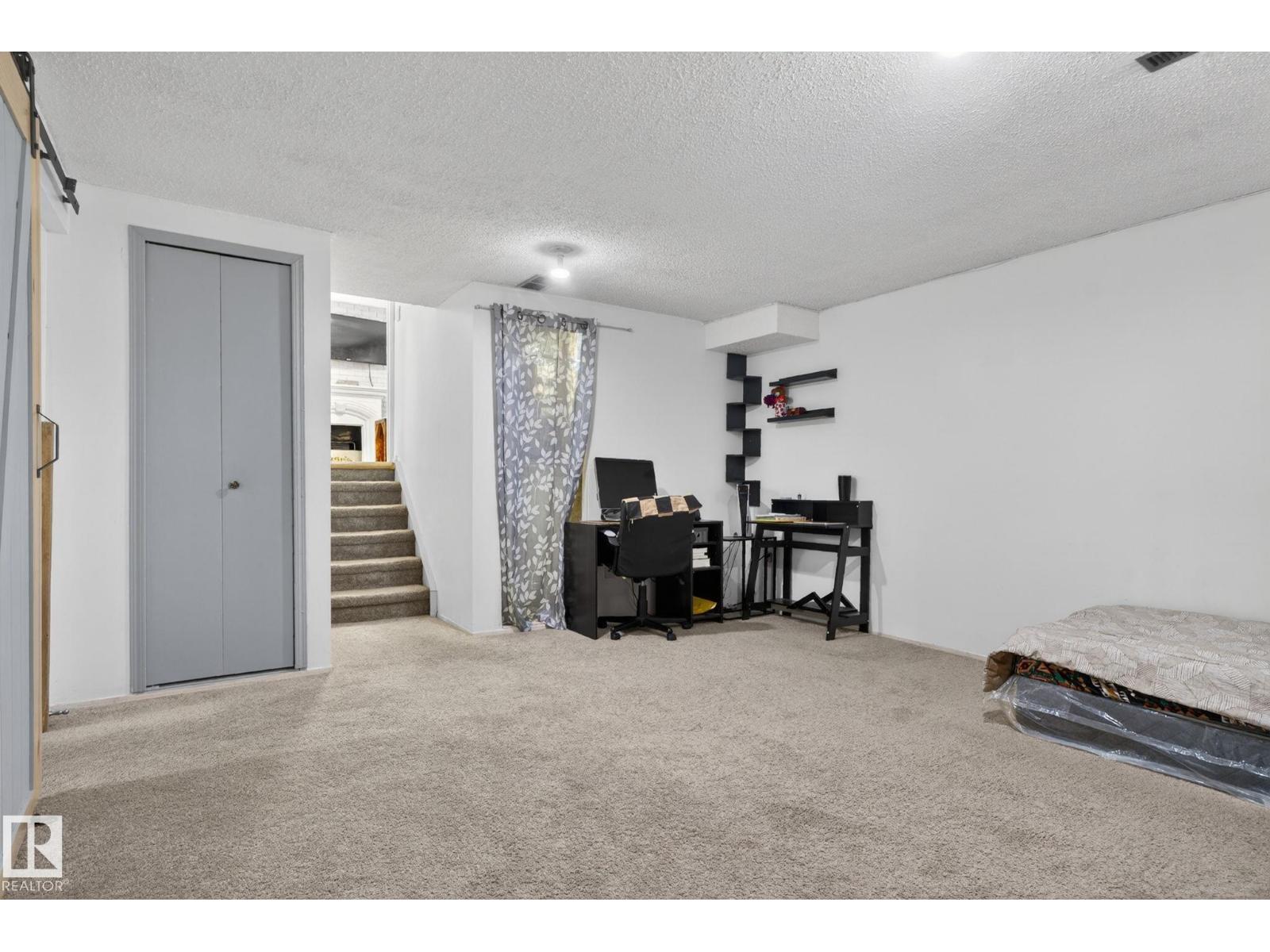 8835 152B AV NW - 30