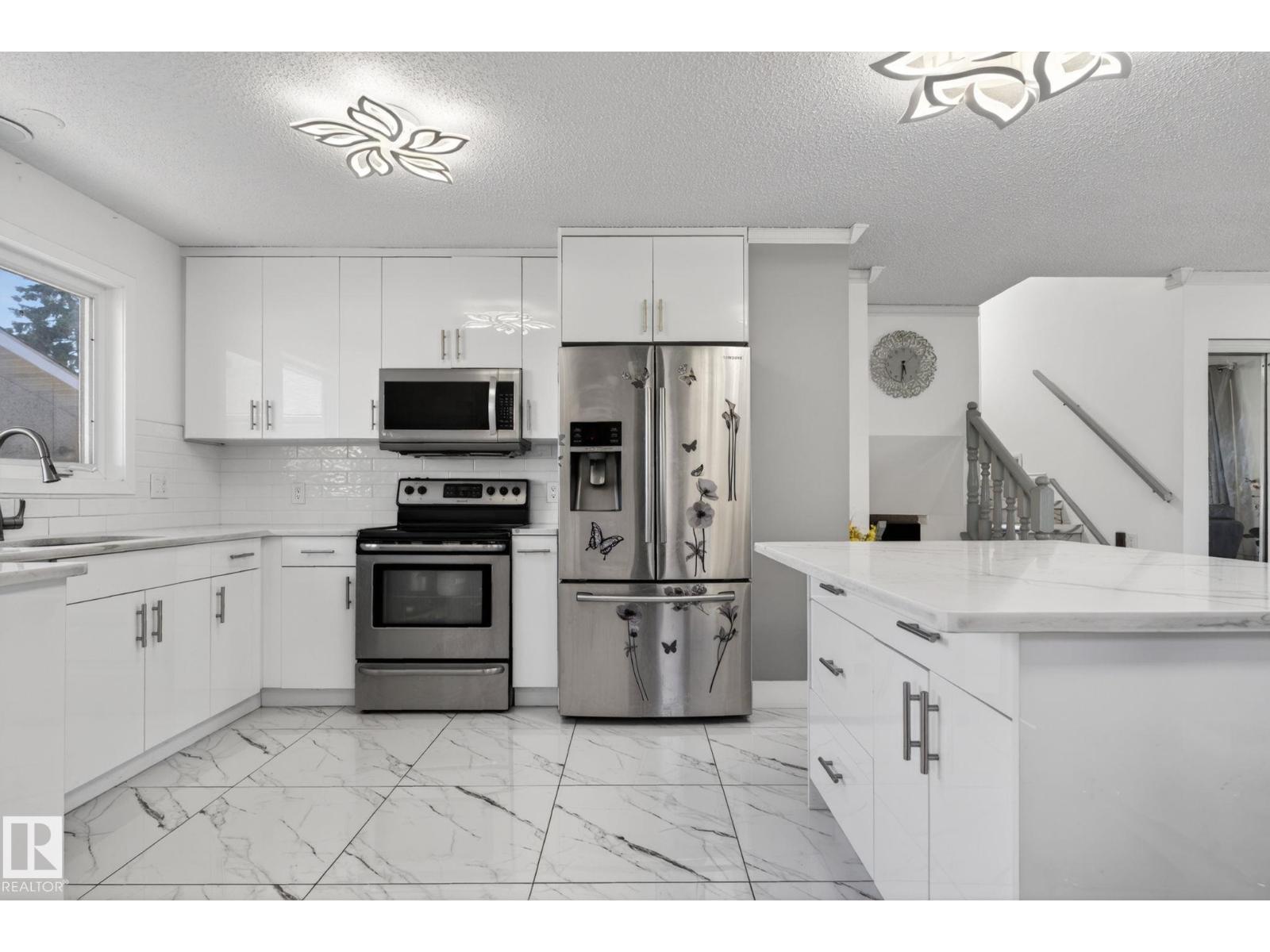 8835 152B AV NW - 13
