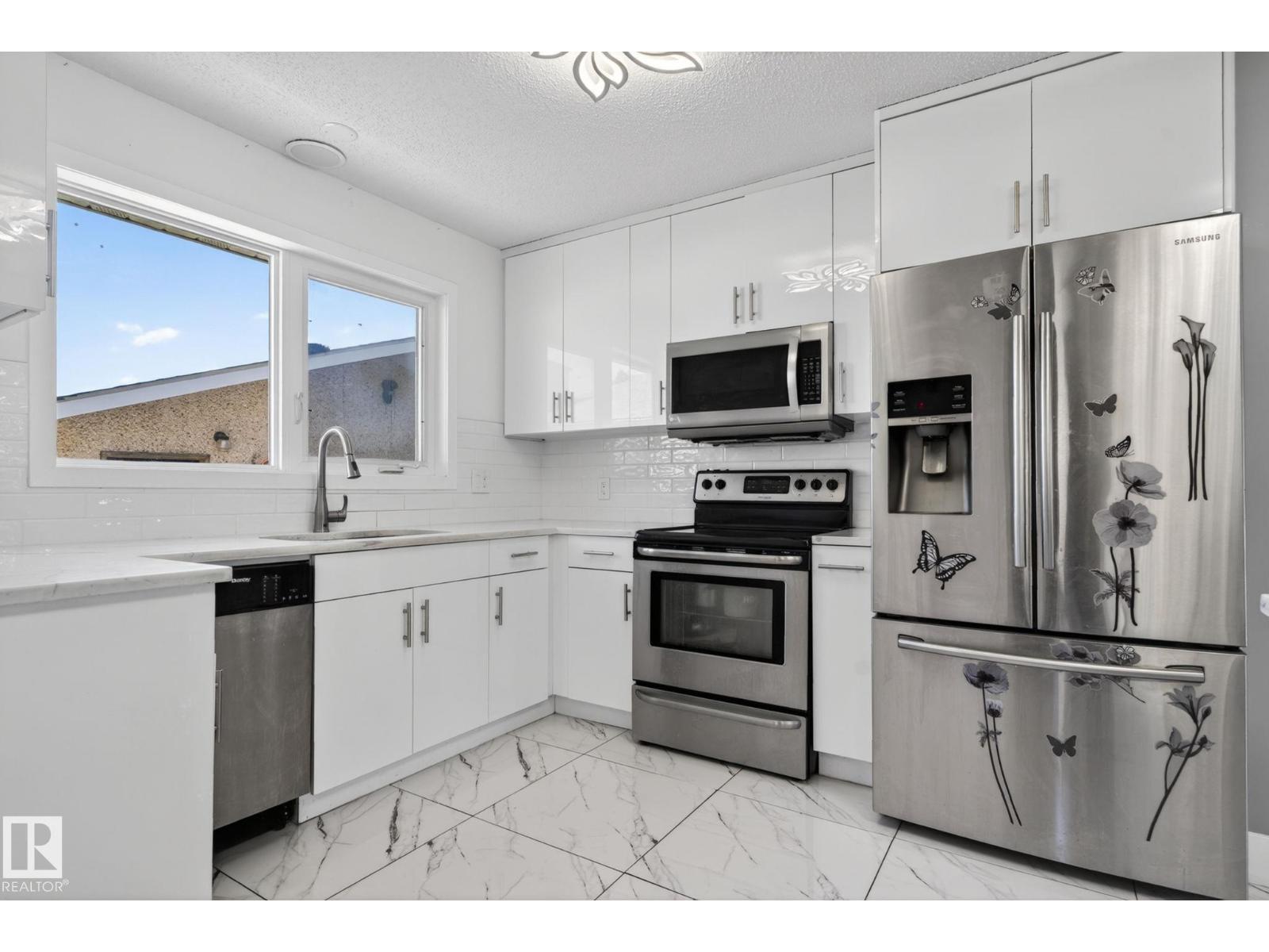 8835 152B AV NW - 14