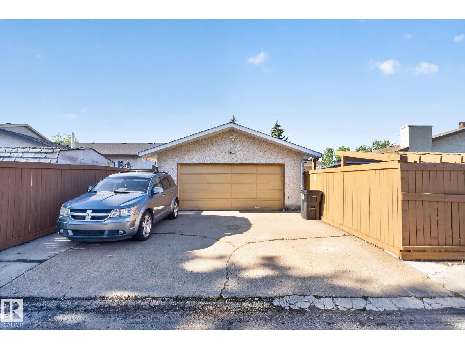 8835 152B AV NW - 46