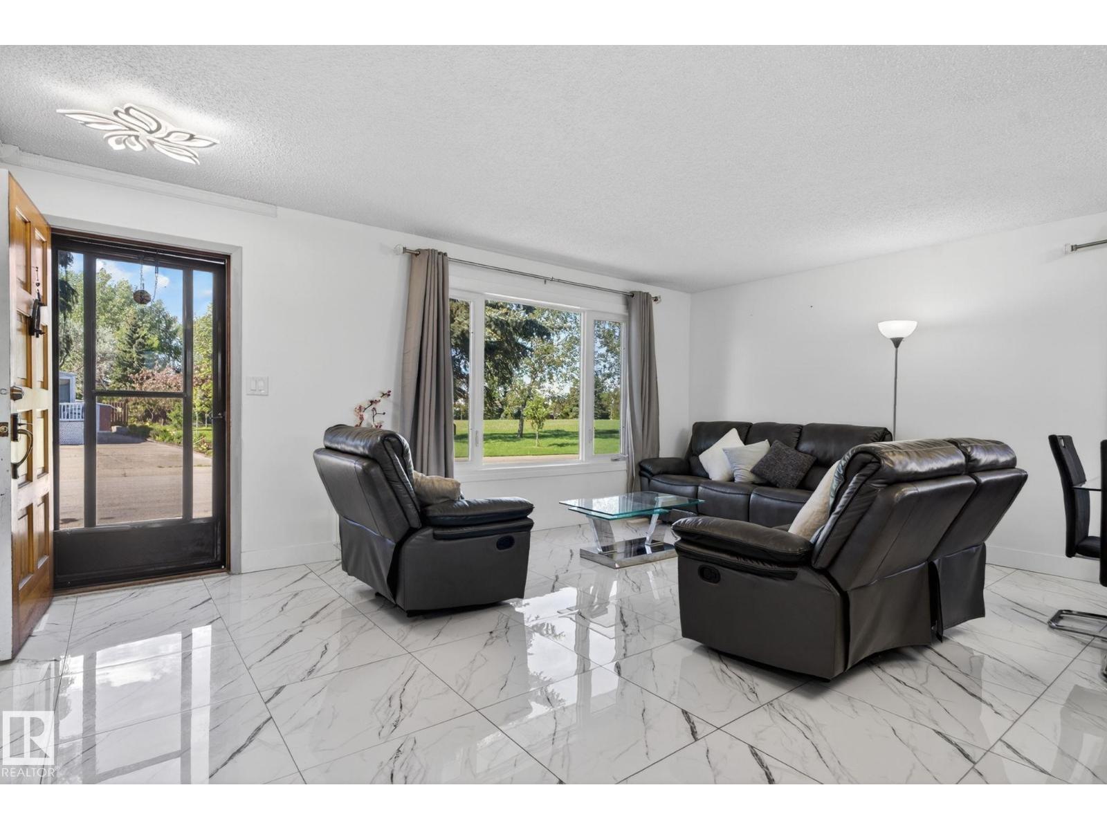 8835 152B AV NW - 6