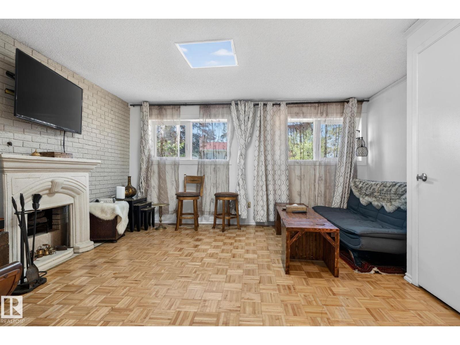 8835 152B AV NW - 25