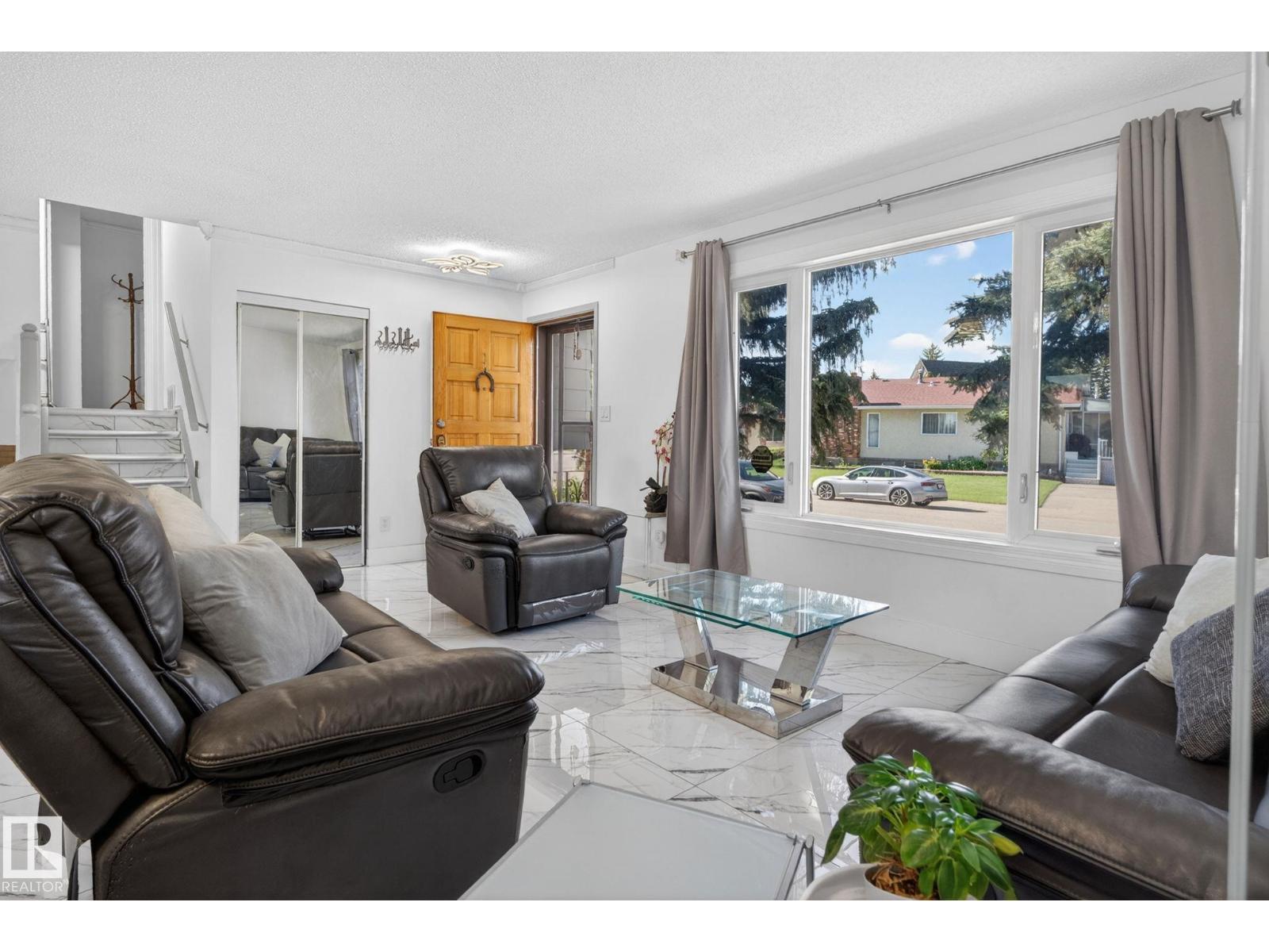 8835 152B AV NW - 8