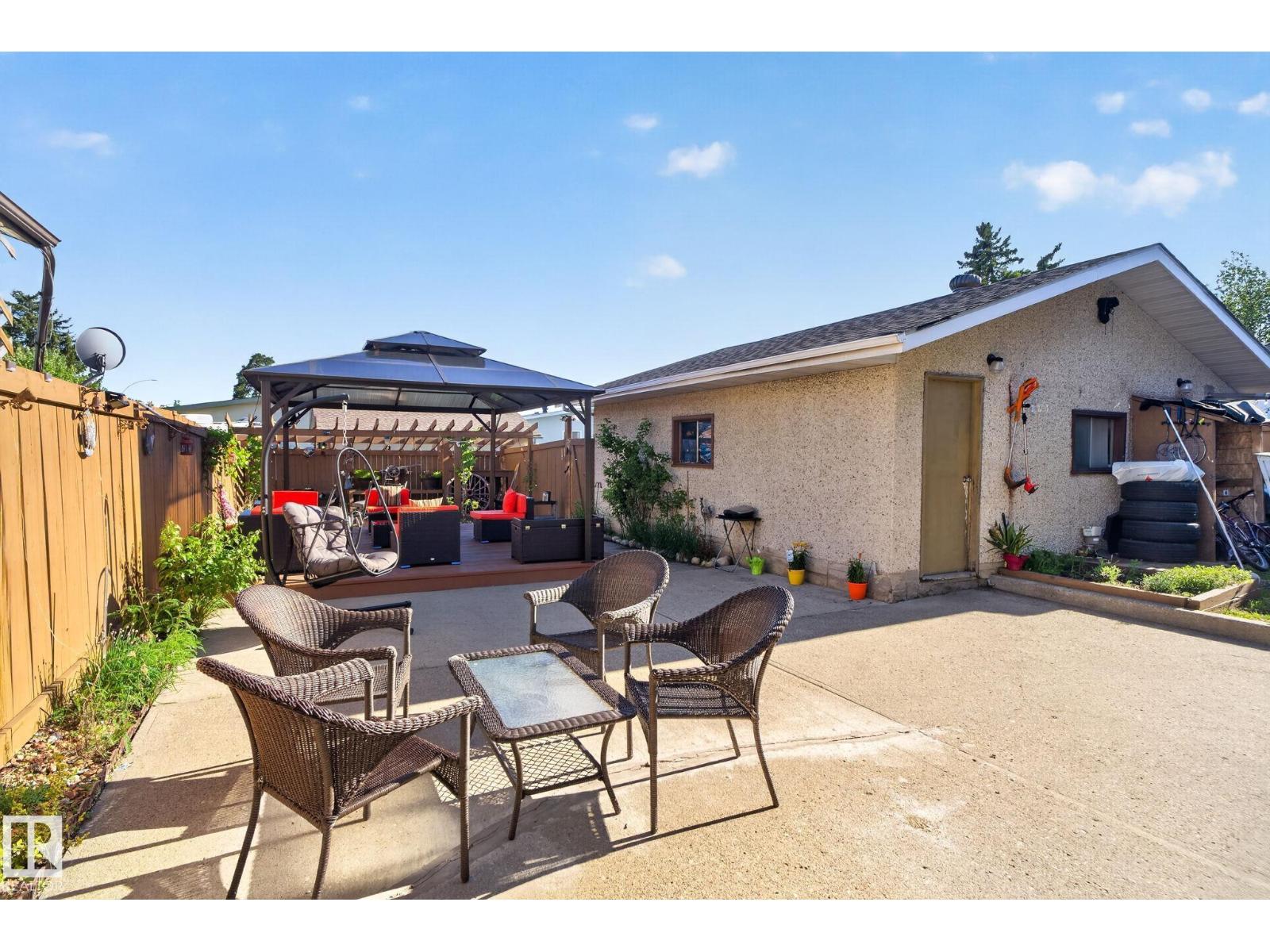 8835 152B AV NW - 31