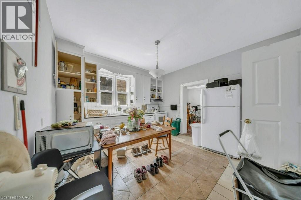 183 LOUISA Street - 8