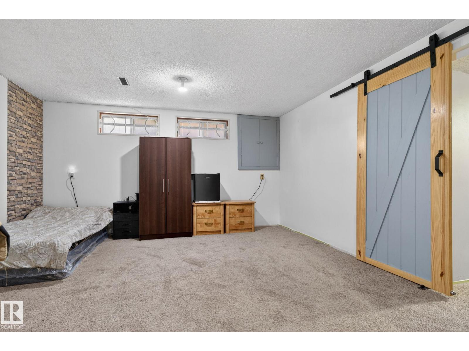 8835 152B AV NW - 29