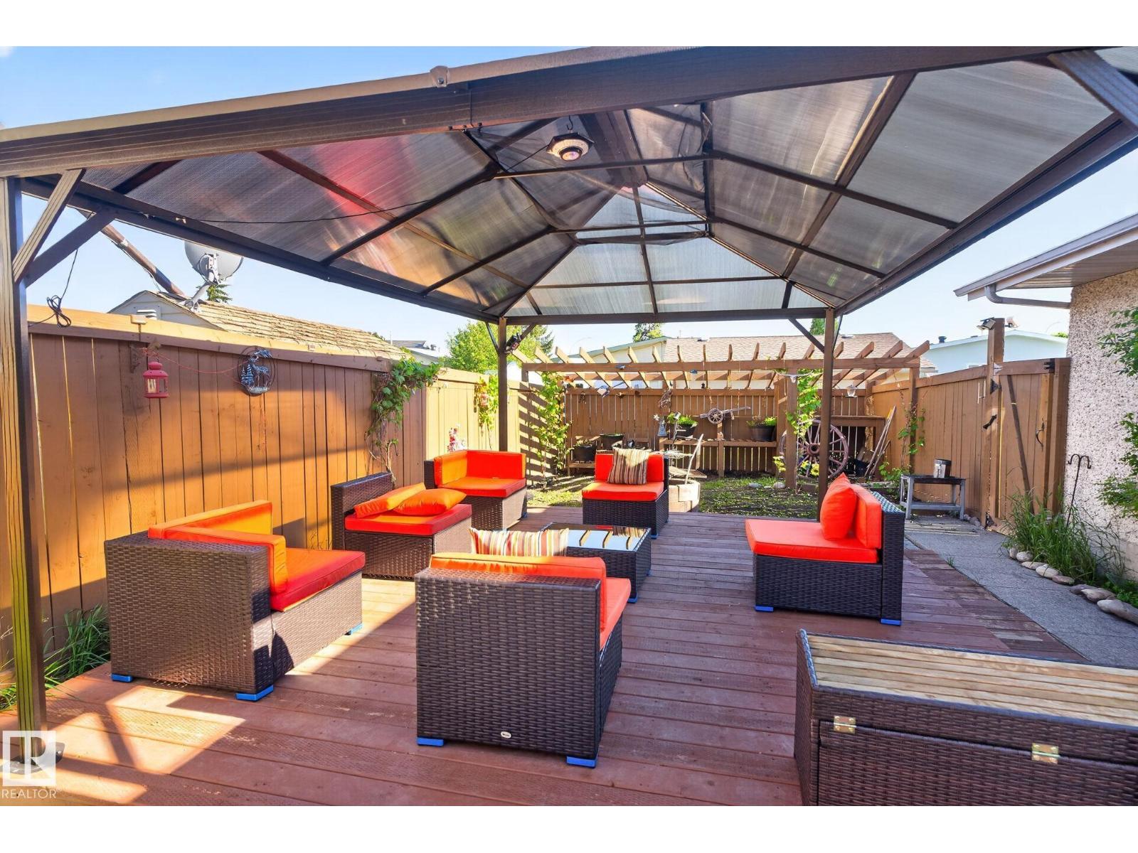8835 152B AV NW - 35
