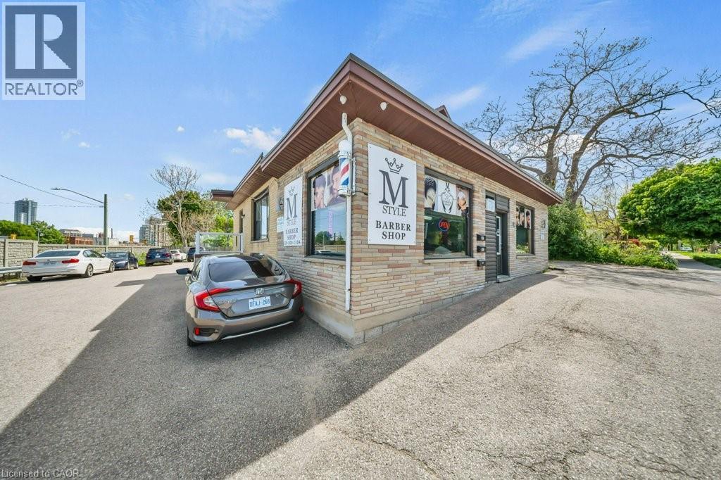 183 LOUISA Street - 4