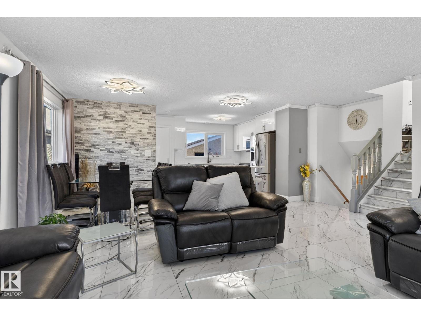 8835 152B AV NW - 9