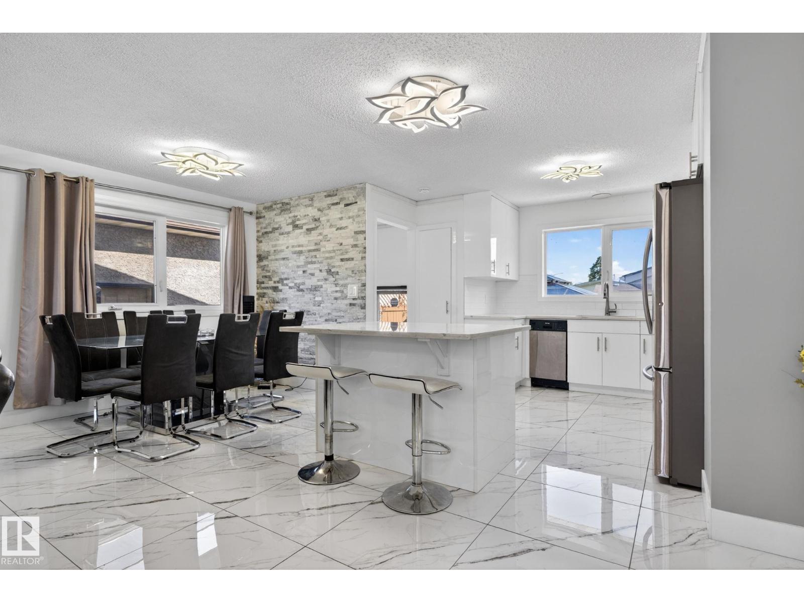 8835 152B AV NW - 1