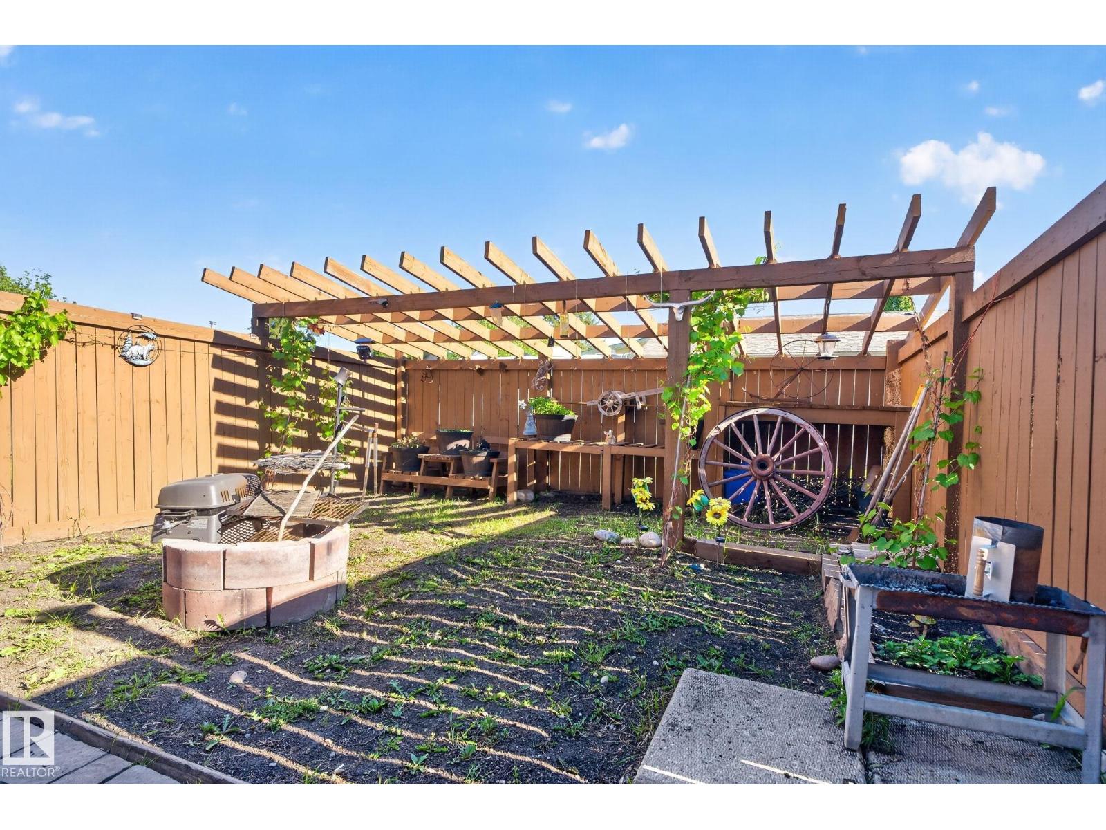 8835 152B AV NW - 38