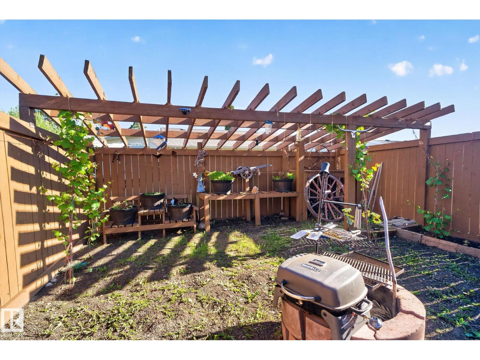8835 152B AV NW - 39