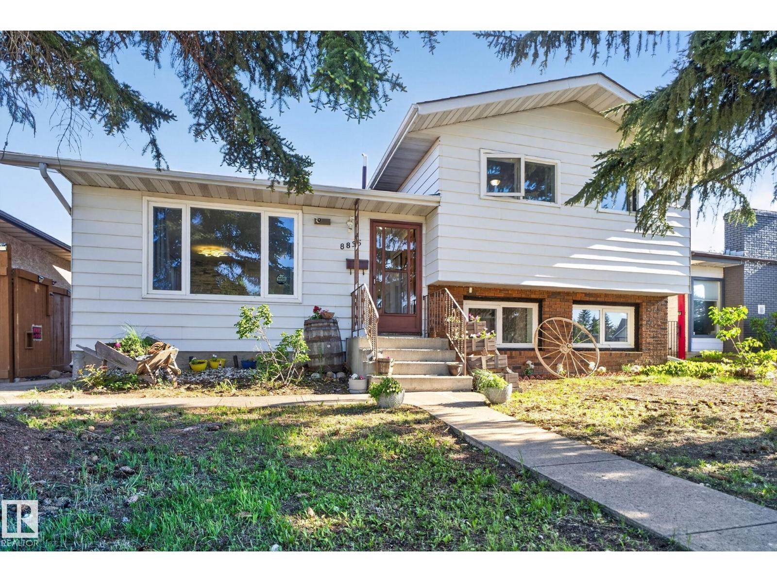 8835 152B AV NW - 5