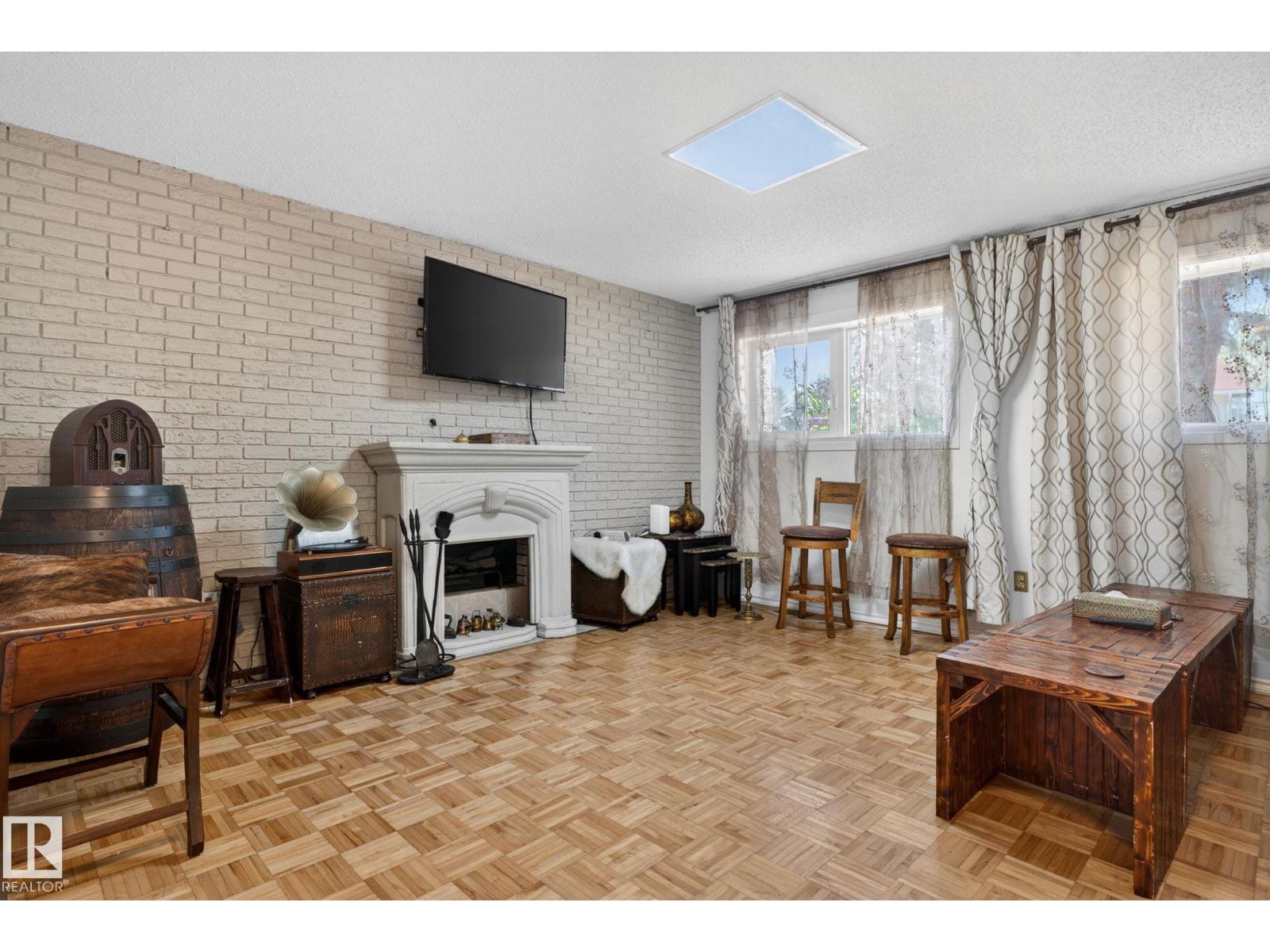 8835 152B AV NW - 24