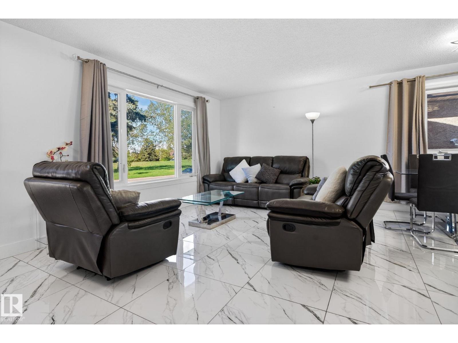 8835 152B AV NW - 7