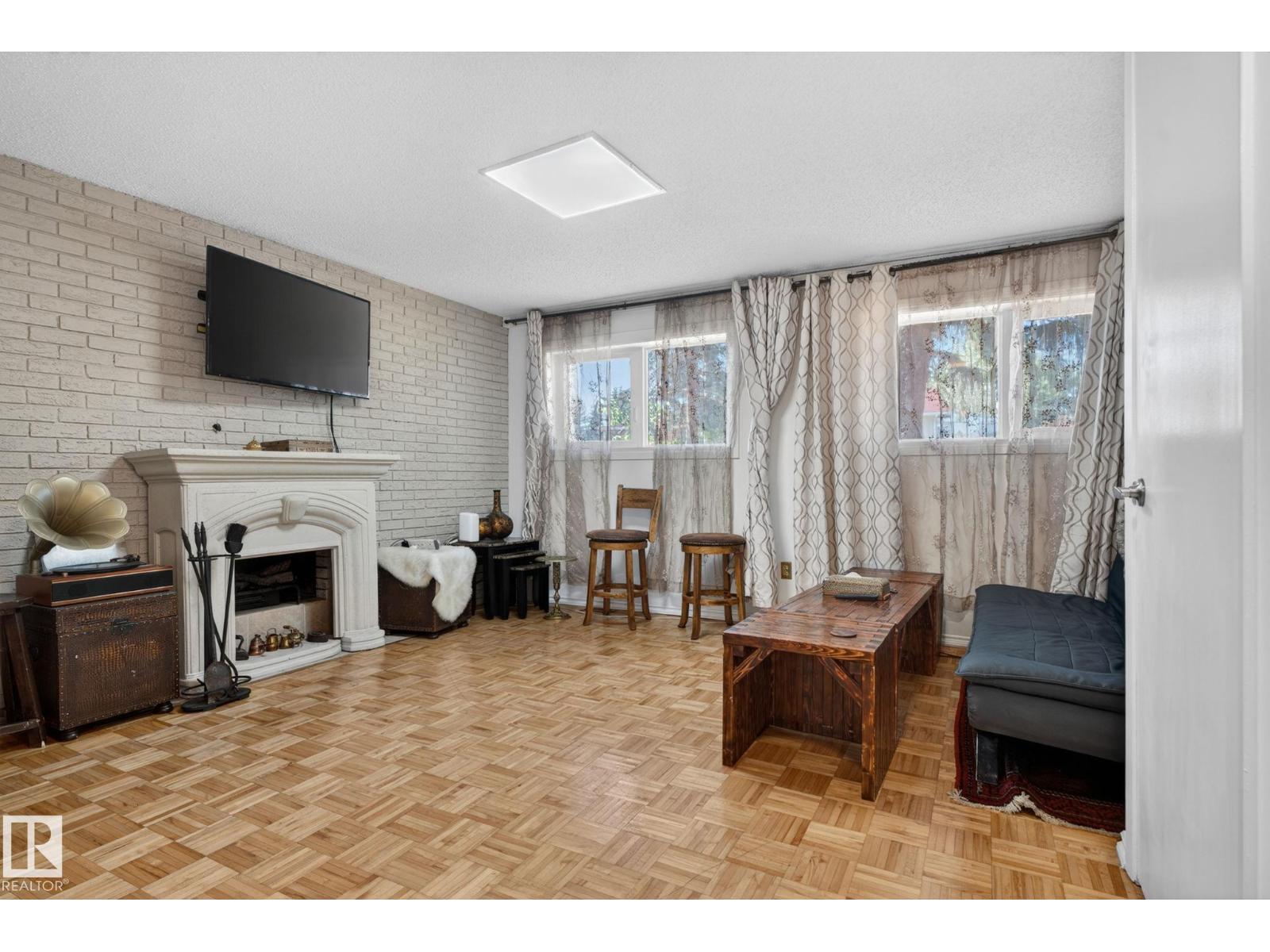 8835 152B AV NW - 23