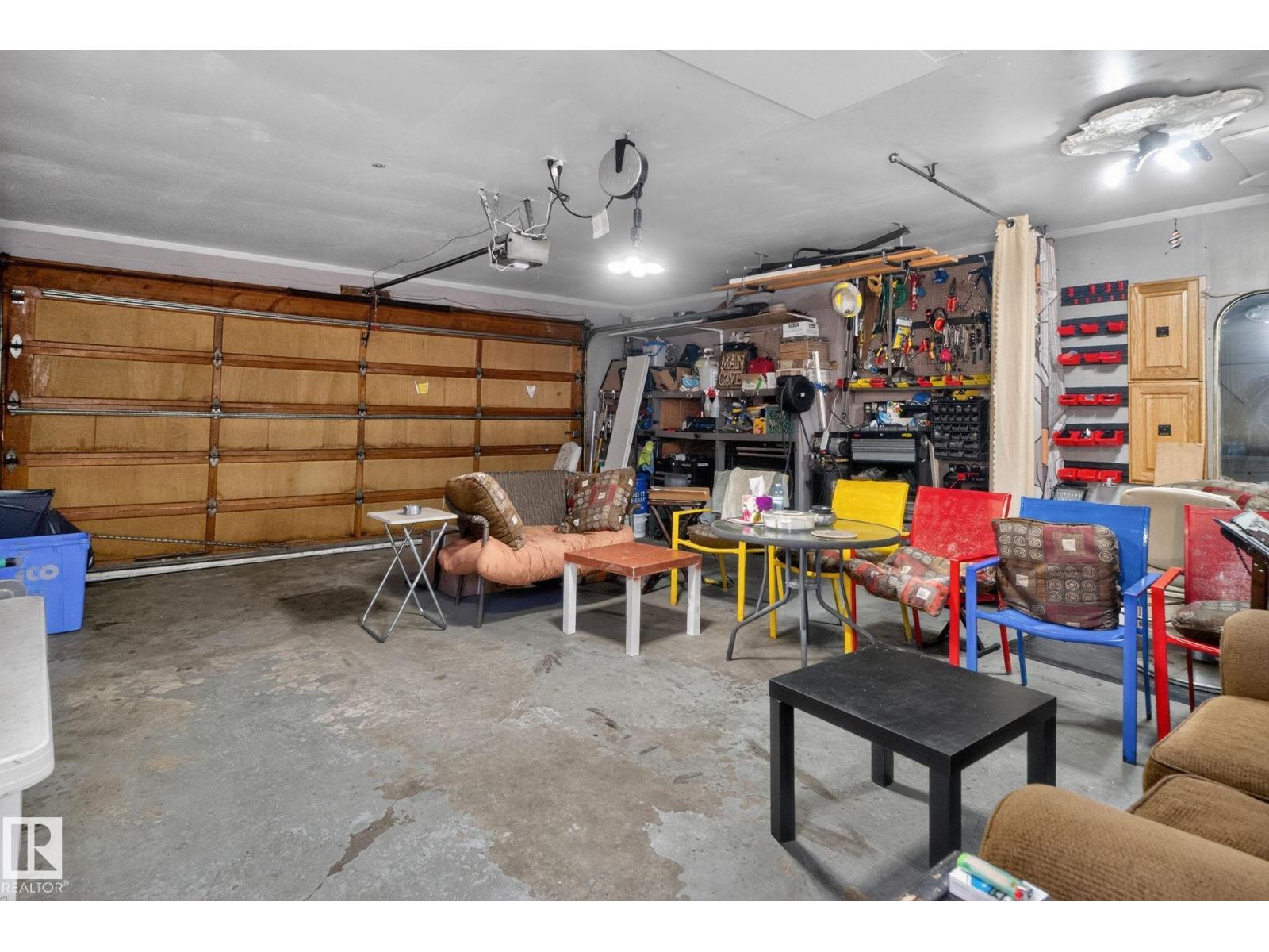 8835 152B AV NW - 44