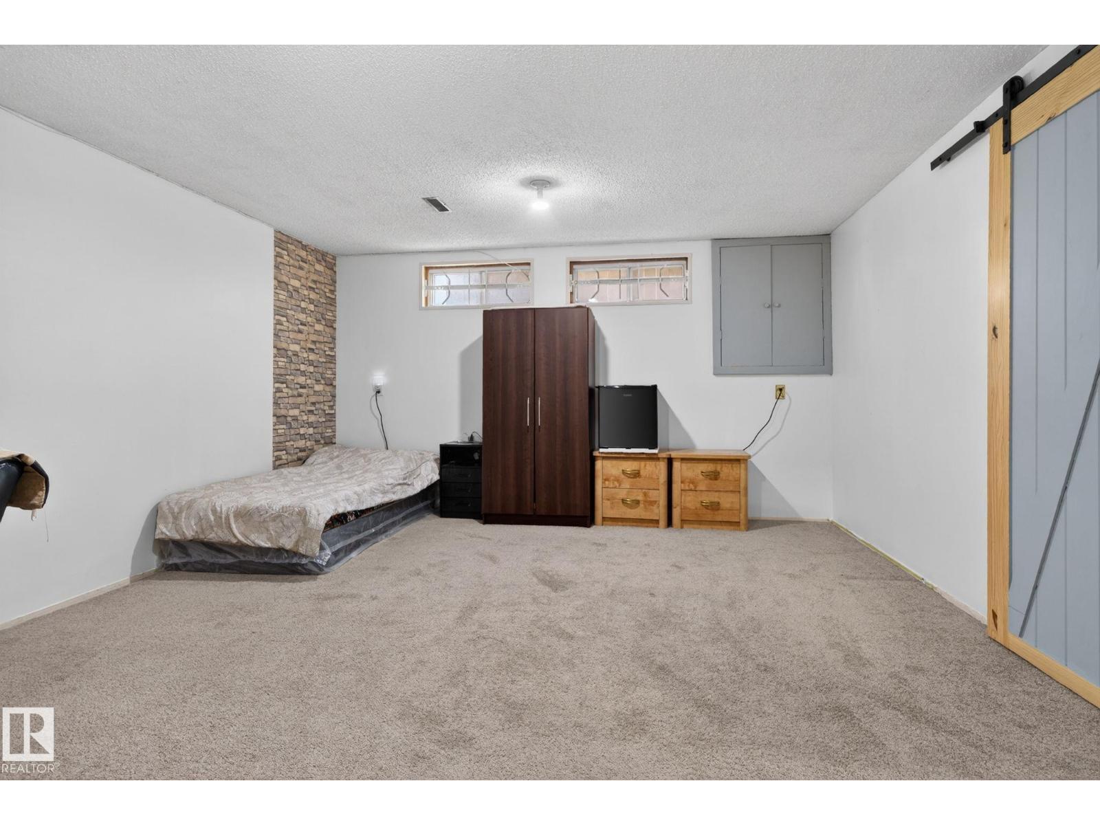 8835 152B AV NW - 28