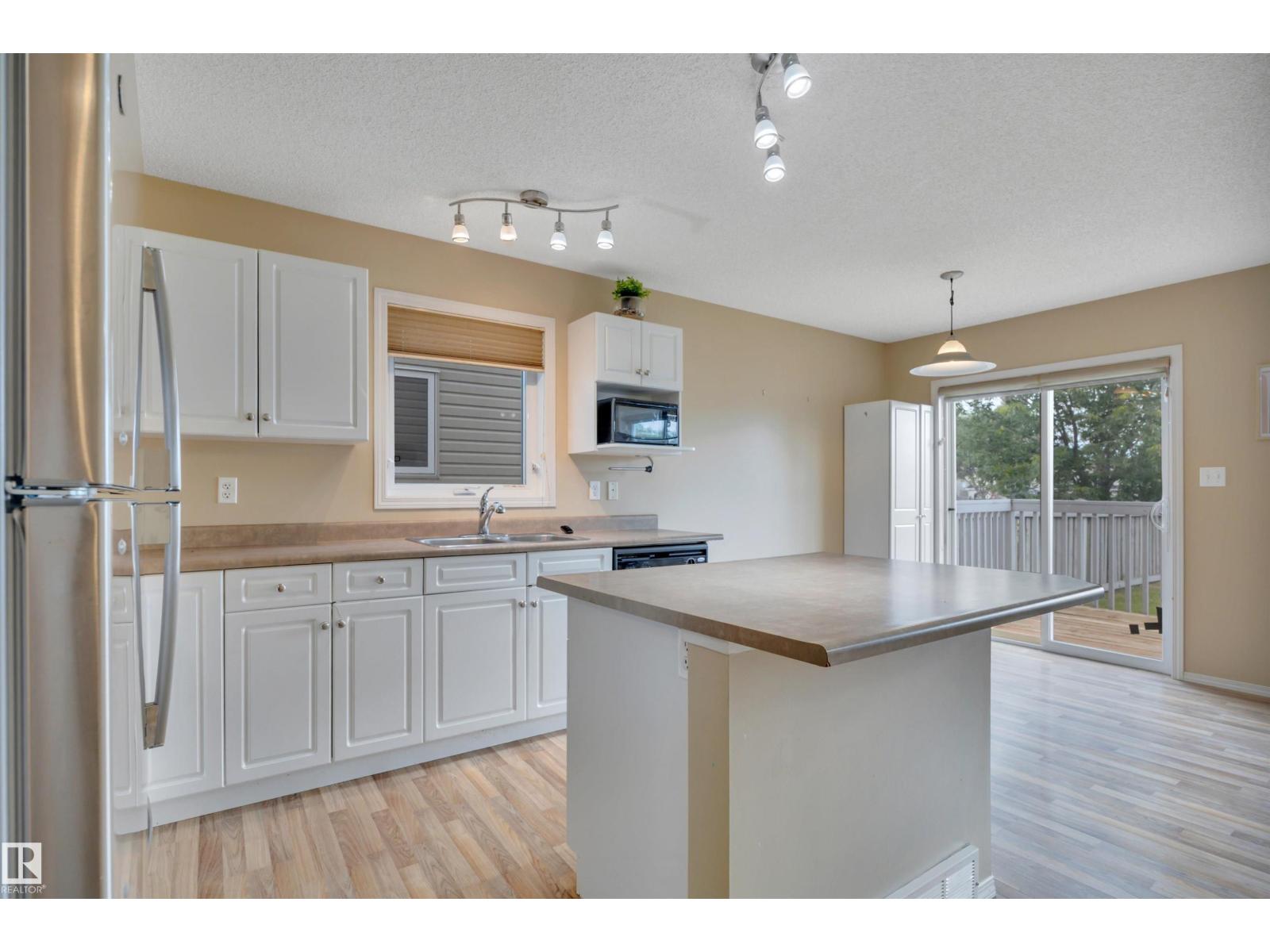 #82 287 Macewan DR SW SW - 16
