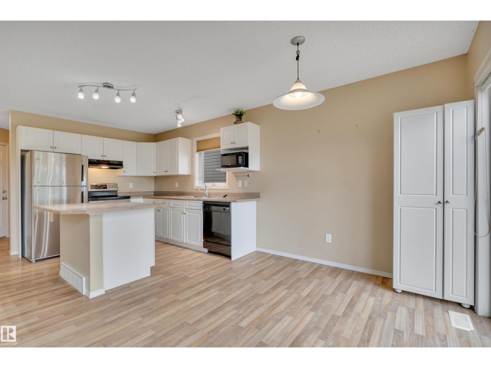 #82 287 Macewan DR SW SW - 18