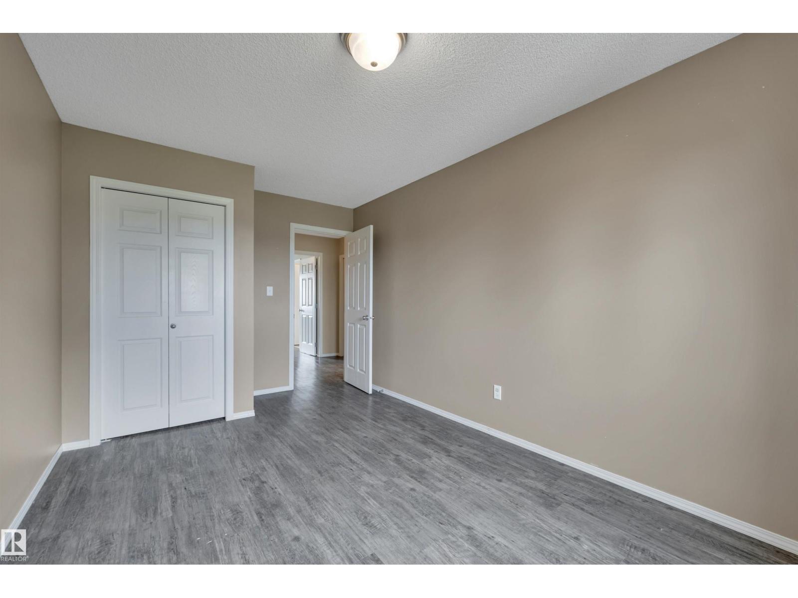 #82 287 Macewan DR SW SW - 32