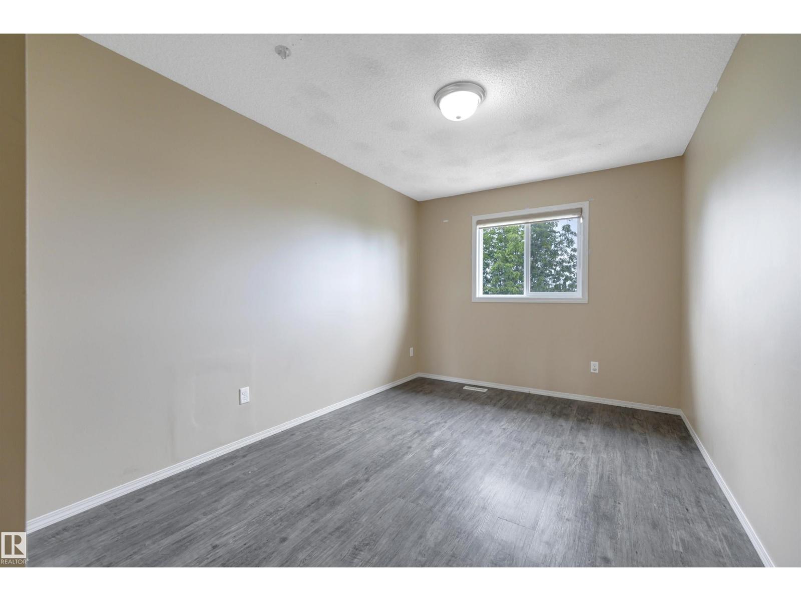 #82 287 Macewan DR SW SW - 33