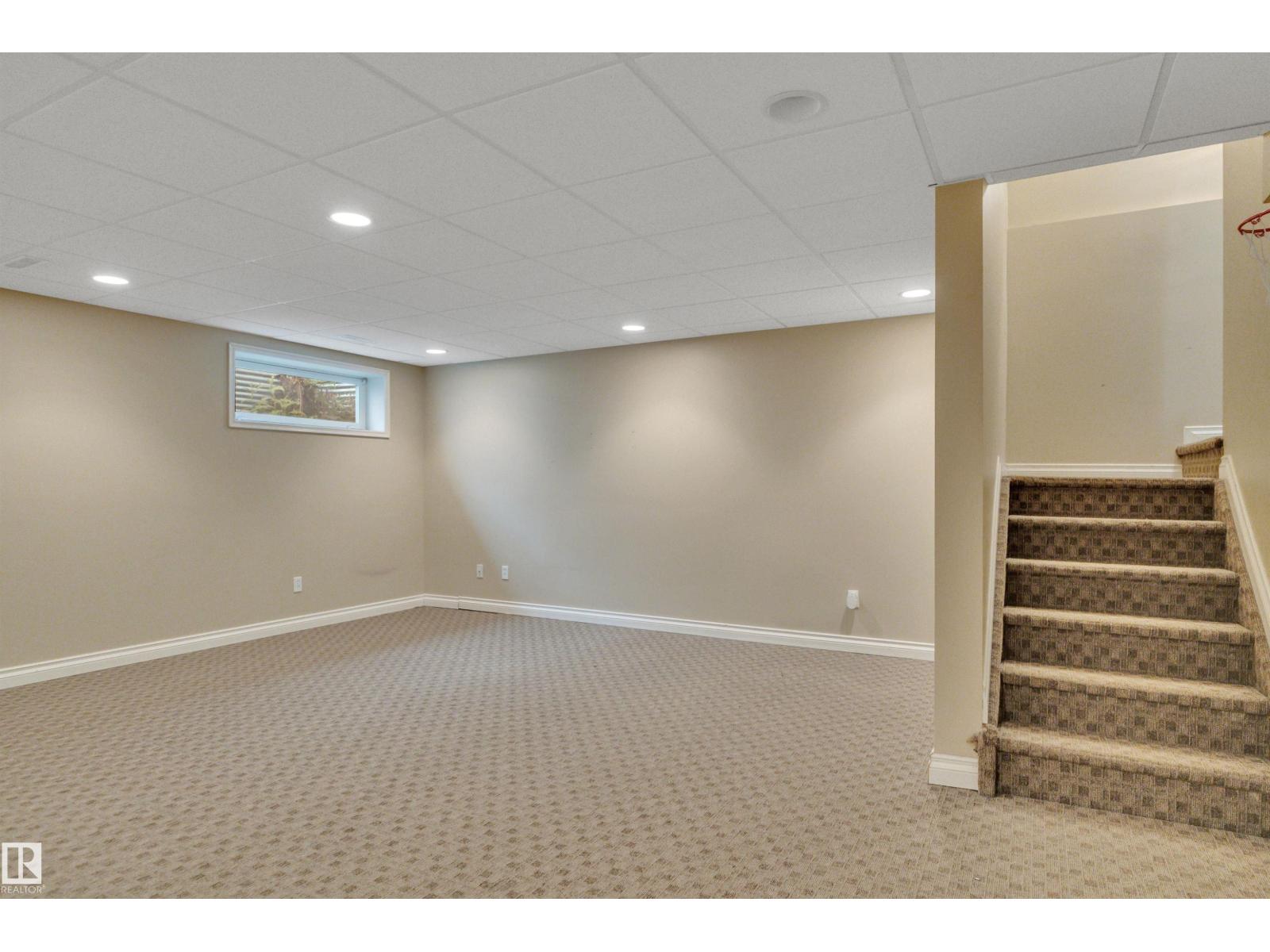#82 287 Macewan DR SW SW - 37