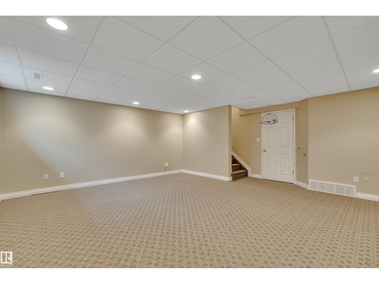 #82 287 Macewan DR SW SW - 39