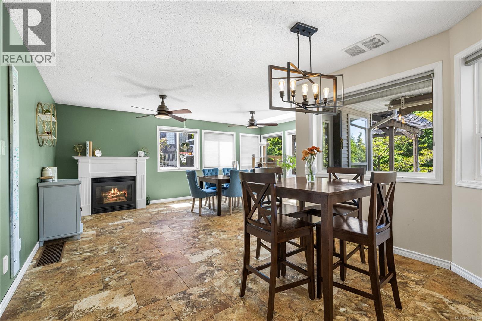 240 Carmanah Dr - 13
