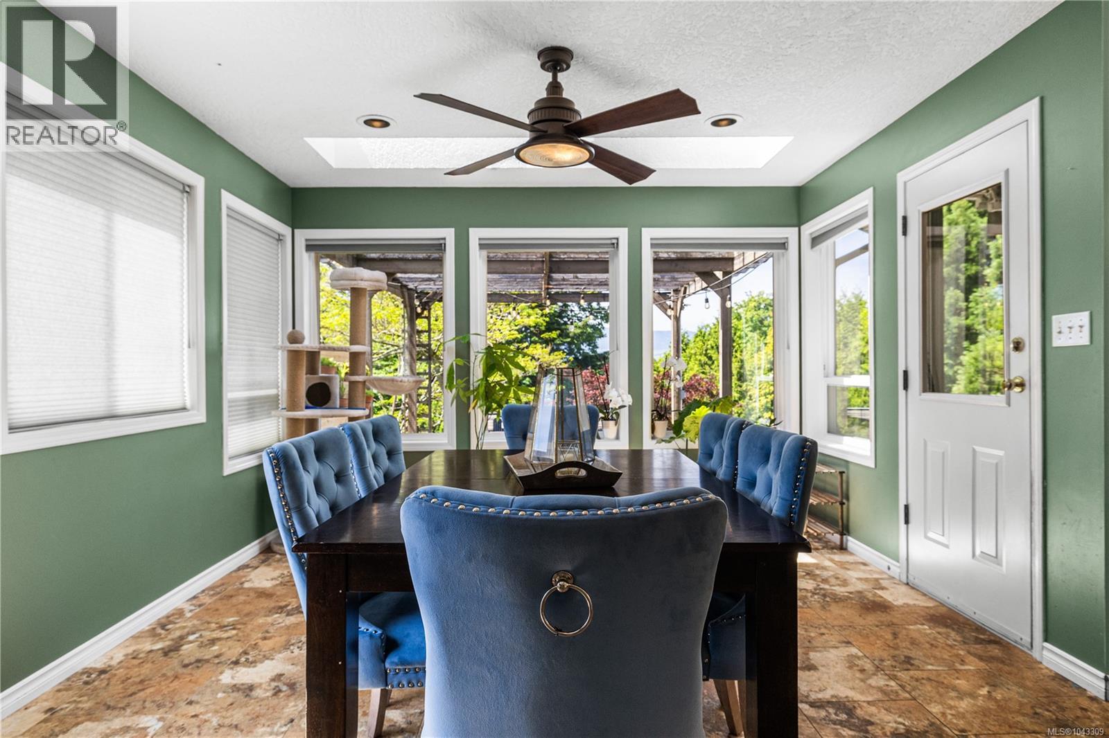 240 Carmanah Dr - 15