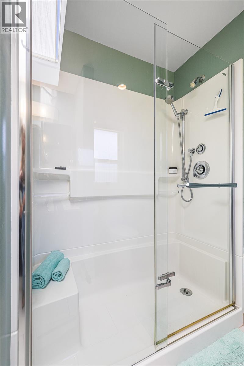 240 Carmanah Dr - 19