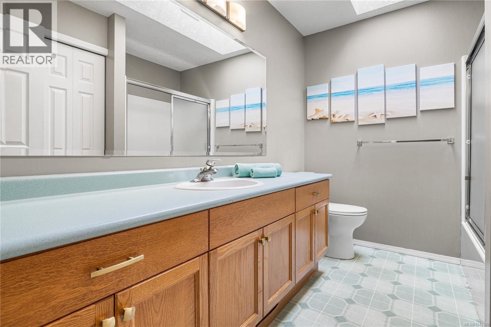 240 Carmanah Dr - 20