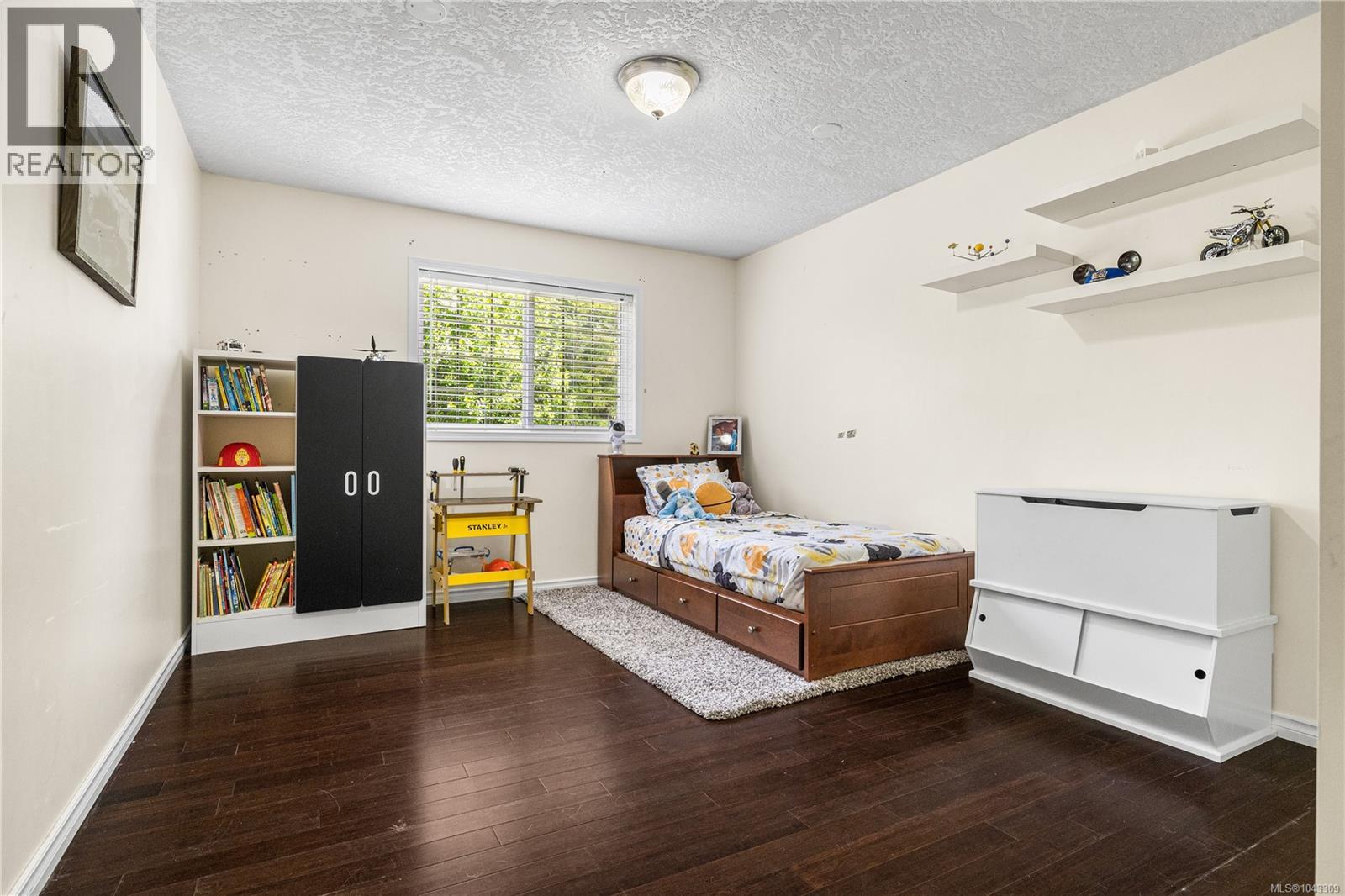 240 Carmanah Dr - 22