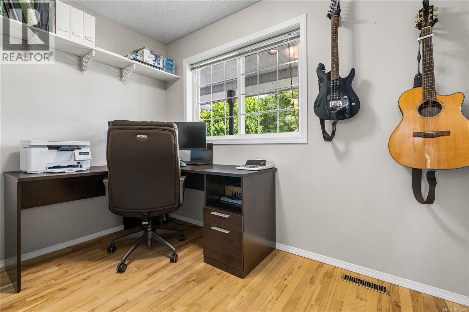 240 Carmanah Dr - 23