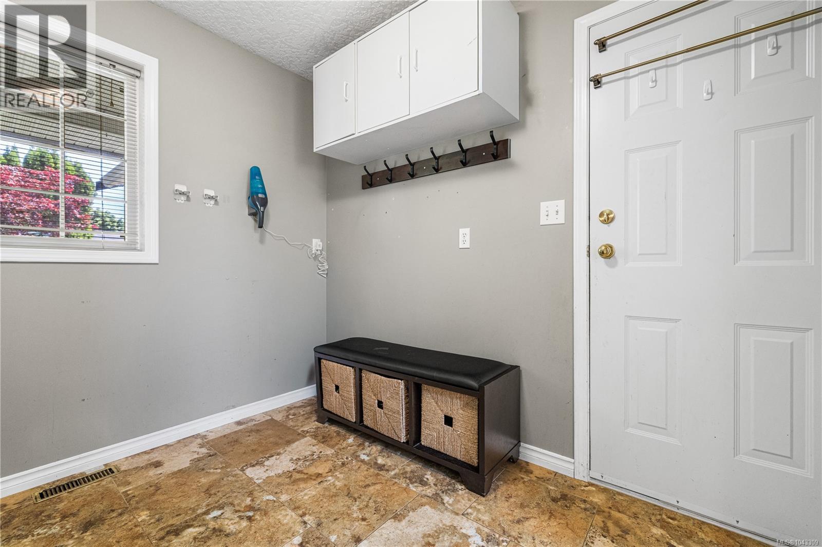 240 Carmanah Dr - 24