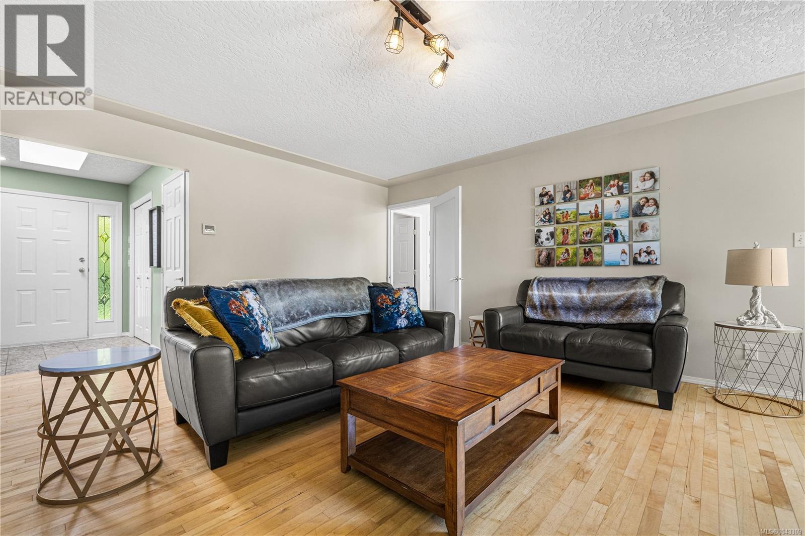 240 Carmanah Dr - 26