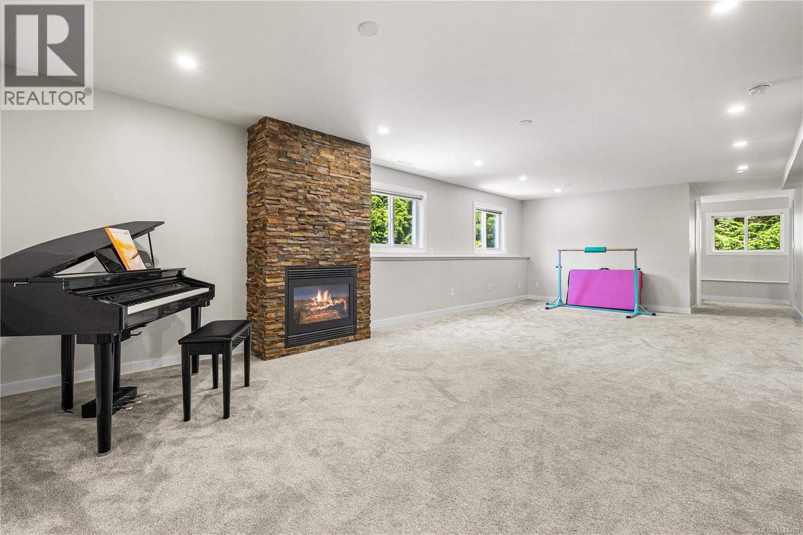 240 Carmanah Dr - 29