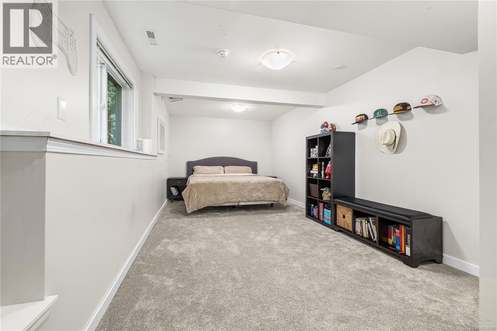 240 Carmanah Dr - 32