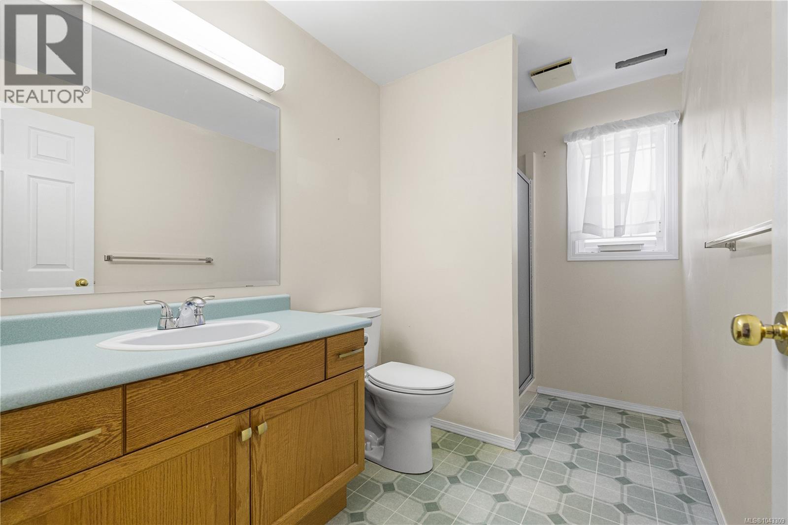 240 Carmanah Dr - 33