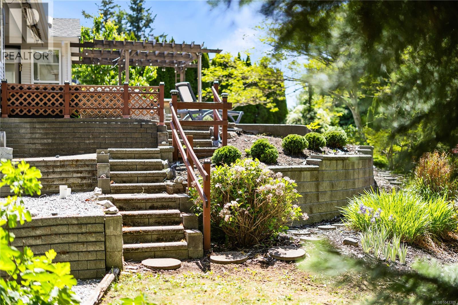 240 Carmanah Dr - 37