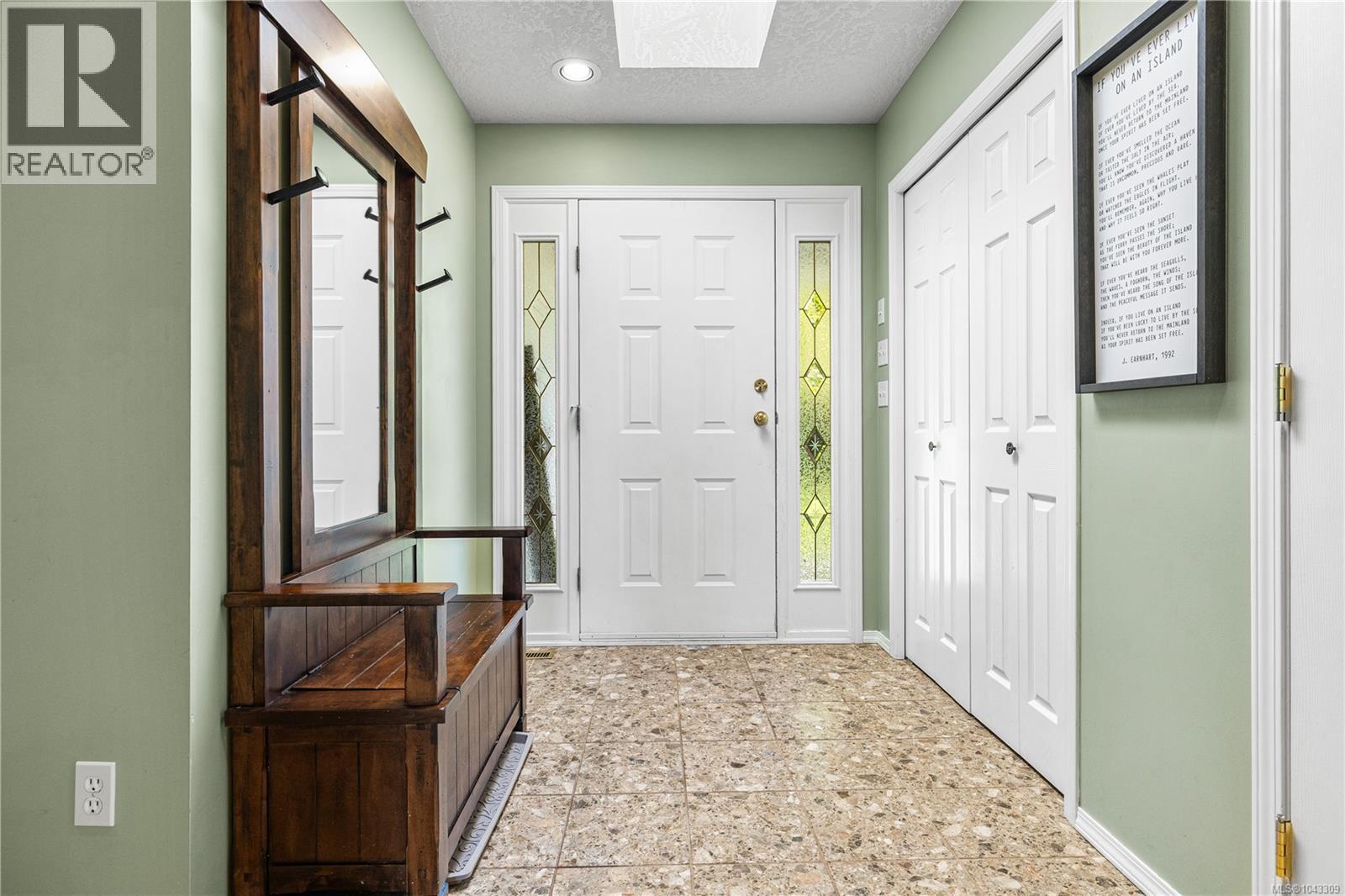 240 Carmanah Dr - 4