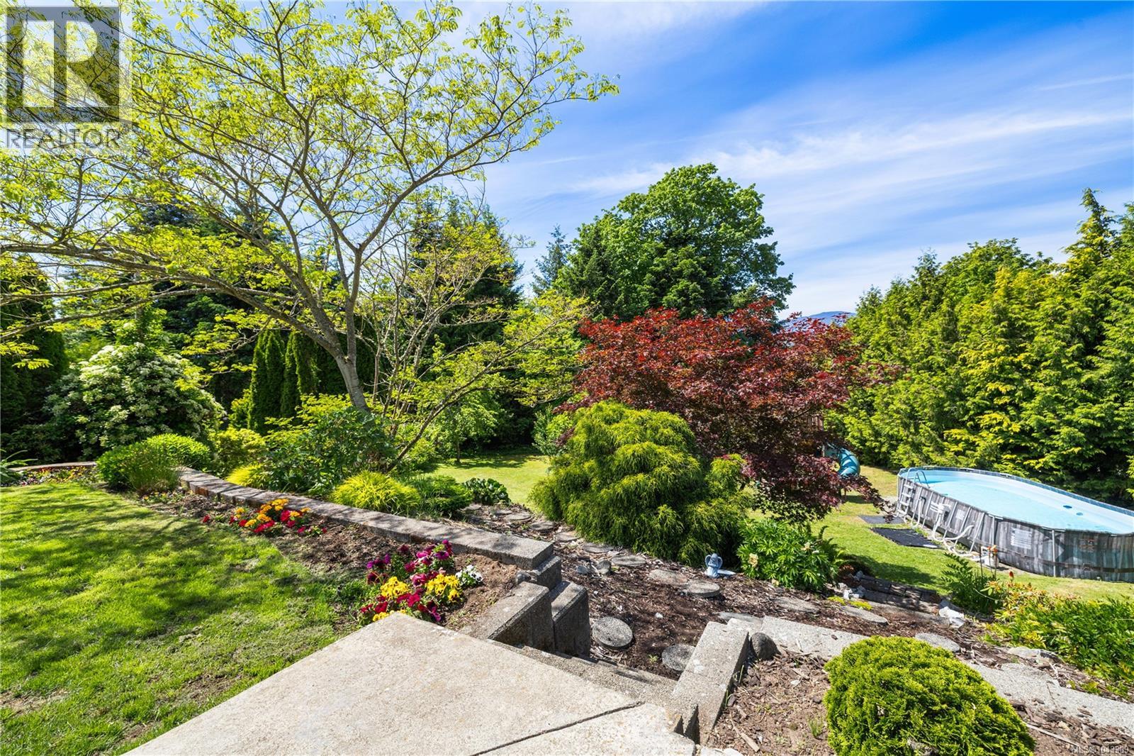 240 Carmanah Dr - 40