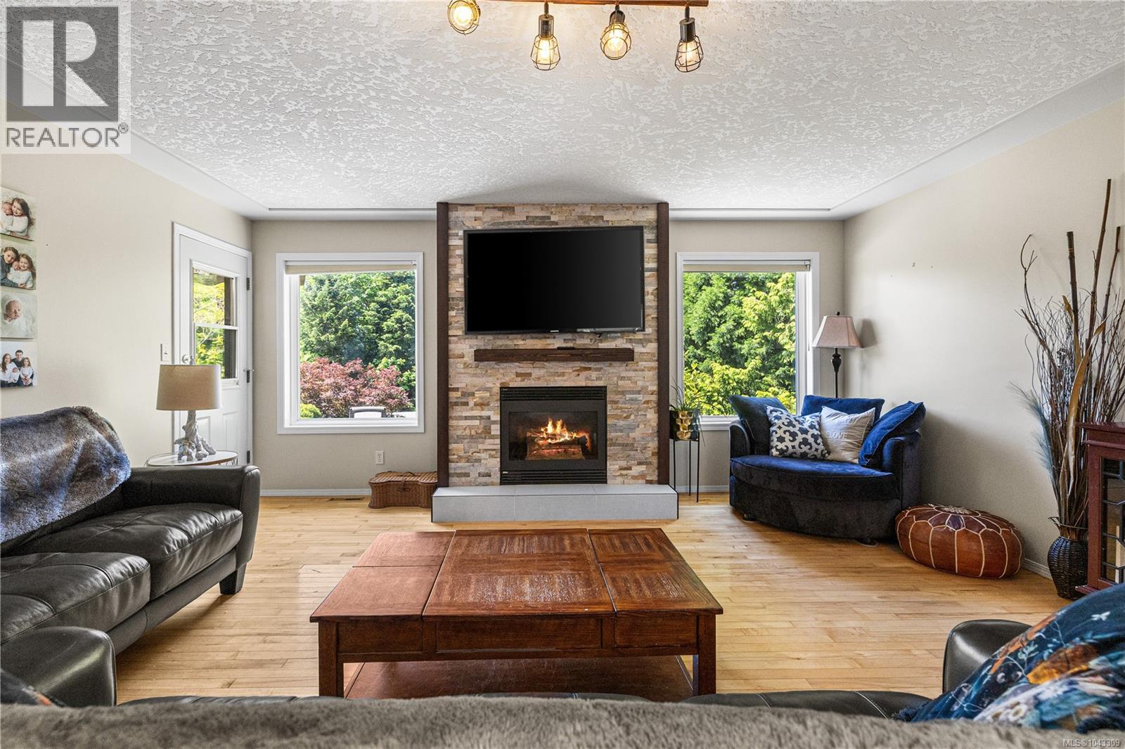 240 Carmanah Dr - 7