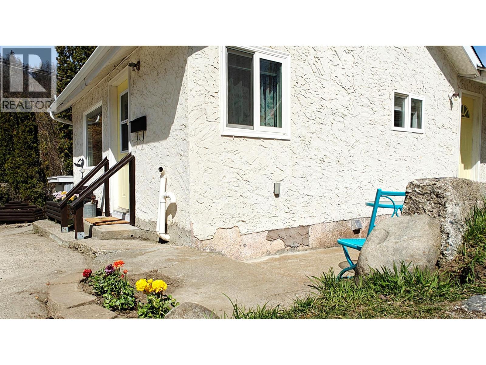 521 TURNER Street - 4